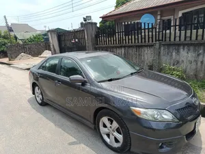 Toyota Camry XLE V6 4dr Sedan (3.5L 6cyl 6AM) 2010 Gray