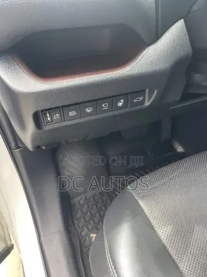 Toyota RAV4 Limited AWD 2020 White