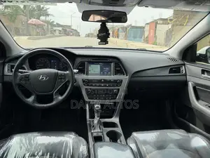 Hyundai Sonata Sport Sedan FWD (2.4L 4cyl 6A) 2016 White