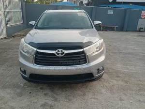 Toyota Highlander XLE 4dr SUV AWD (3.5L 6cyl 6A) 2015 Silver