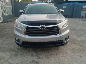 Toyota Highlander XLE 4dr SUV AWD (3.5L 6cyl 6A) 2015 Silver