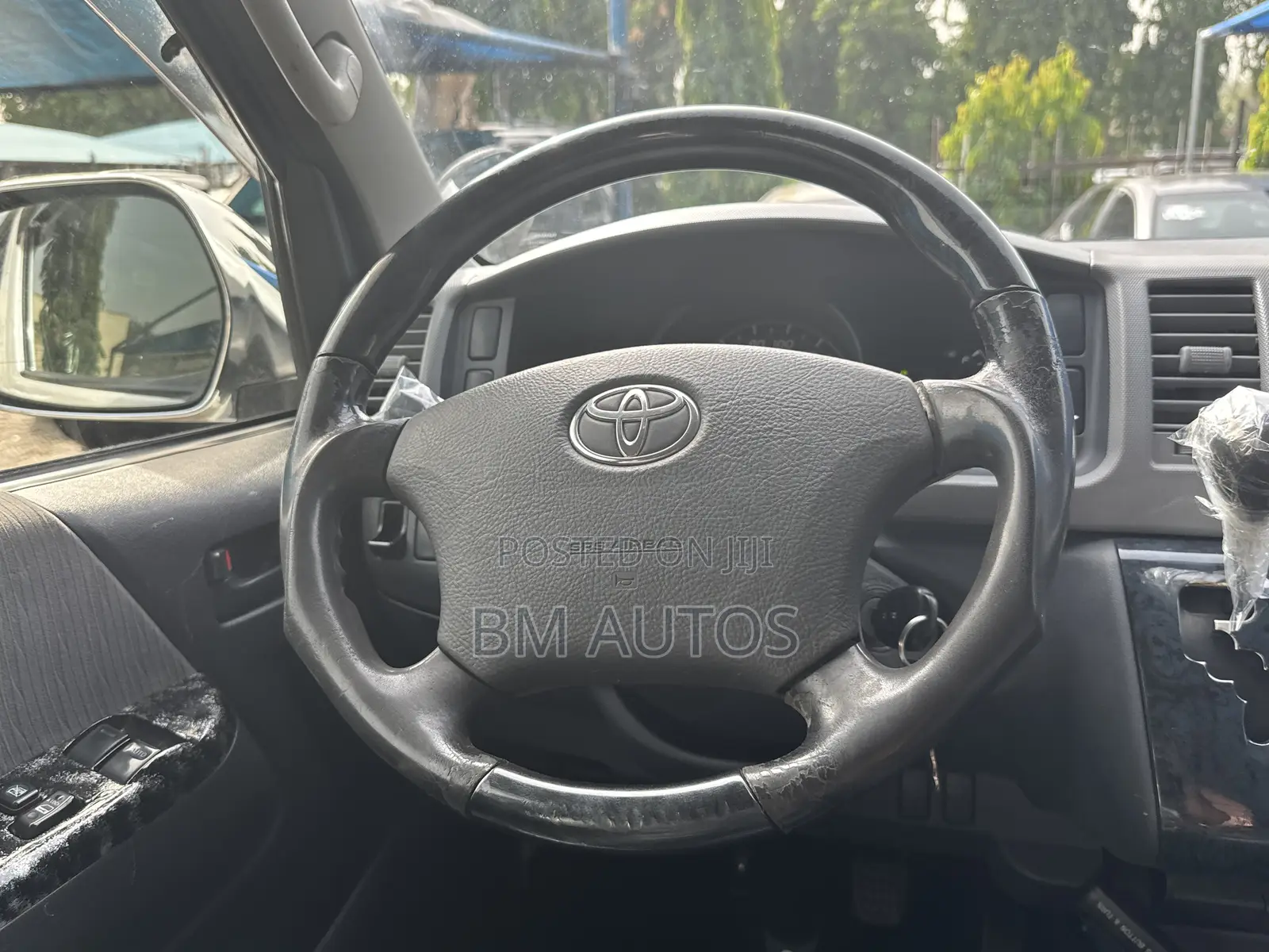 Toyota HiAce 2012 White