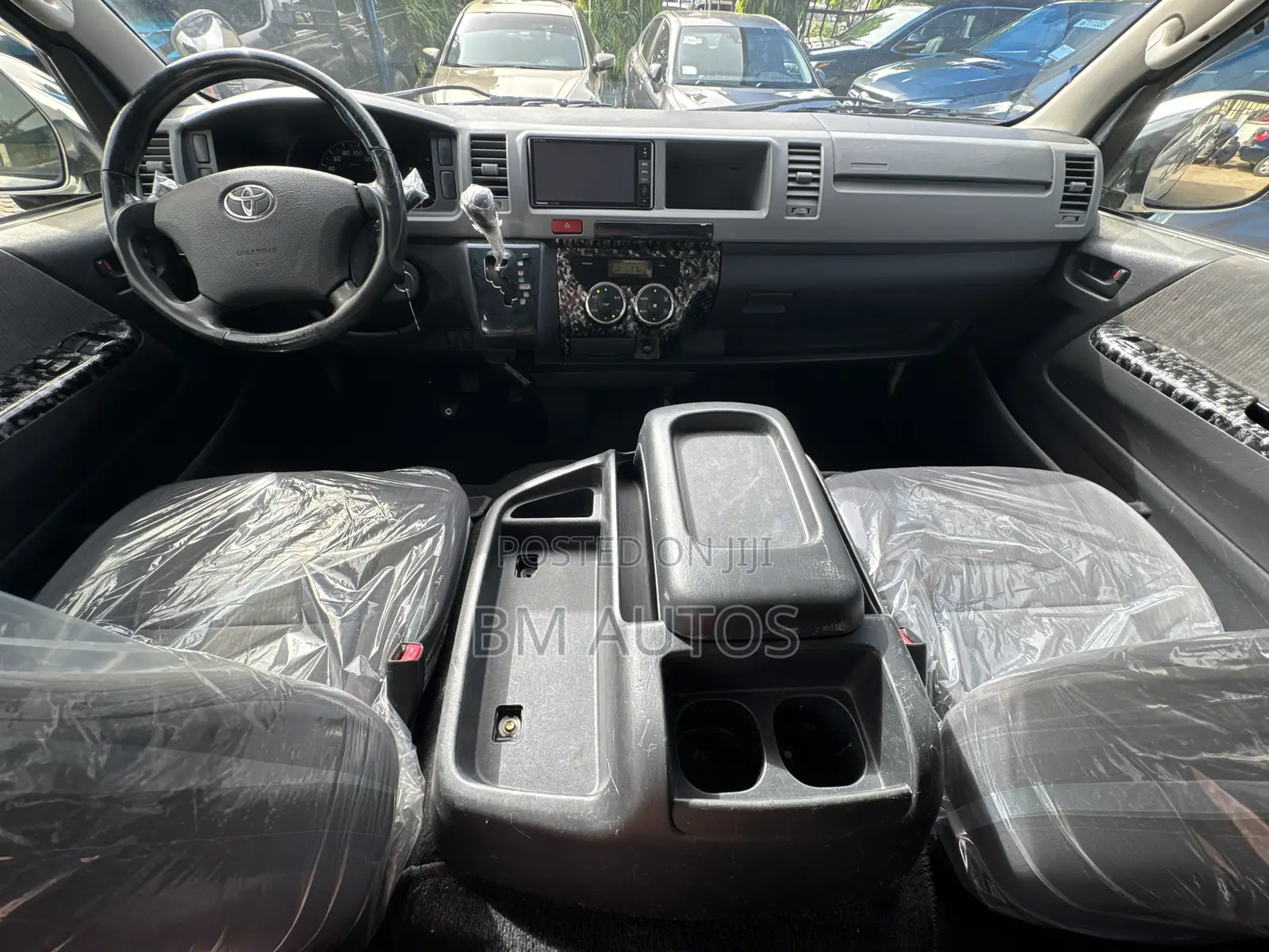 Toyota HiAce 2012 White