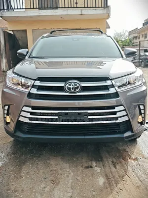 Toyota Highlander SE 4x4 V6 (3.5L 6cyl 8A) 2018
