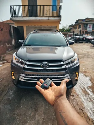Toyota Highlander SE 4x4 V6 (3.5L 6cyl 8A) 2018