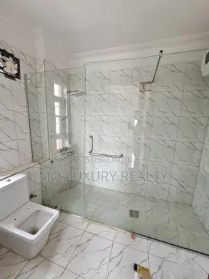 2bdrm Apartment in Lekki Phase 1 for rent