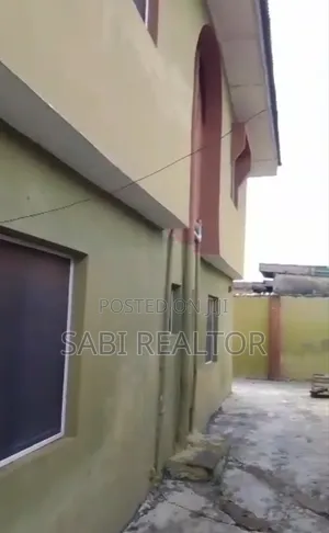 Furnished 3bdrm Block of Flats in Jakande for sale