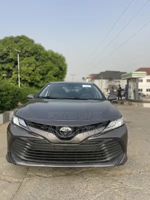Toyota Camry 2018 Brown