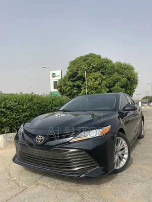 Toyota Camry XLE FWD 2020 Blue