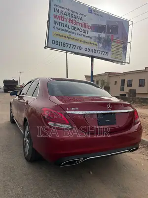 Mercedes-Benz C300 Luxury Sedan RWD (2.0L 4cyl 7A) 2016 Red