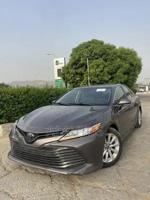 Toyota Camry 2018 Brown