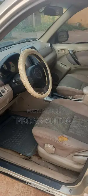 Toyota RAV4 2005 Gold