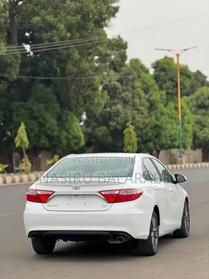 Toyota Camry SE 4dr Sedan (2.5L 4cyl 6A) 2016 White