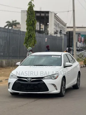 Toyota Camry SE 4dr Sedan (2.5L 4cyl 6A) 2016 White