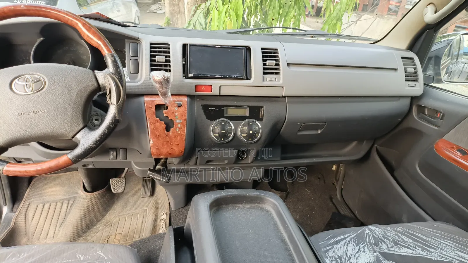 Toyota HiAce 2013 Silver