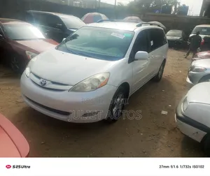 Toyota Sienna 2008 White