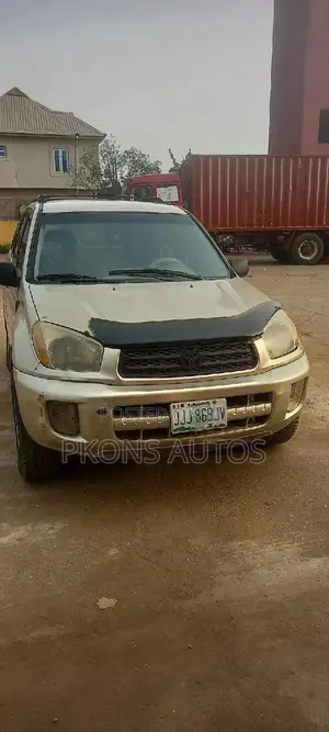 Toyota RAV4 2005 Gold