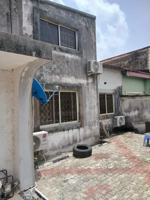 4bdrm Penthouse in Mayfair Garden, Lagos Island / Lagos Island for sale