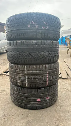 255/40/19 First Grade Tokunbor Tyer Manufacturing Date 2024