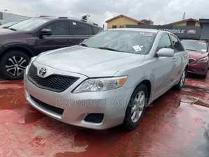 Toyota Camry LE 4dr Sedan (2.5L 4cyl 6A) 2011 Silver