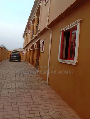 3bdrm Block of Flats in Elewuro Estate,, Ibadan for sale