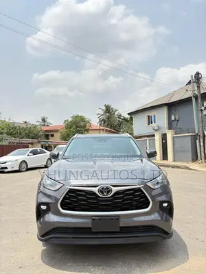 Toyota Highlander XLE AWD 2023 Gray