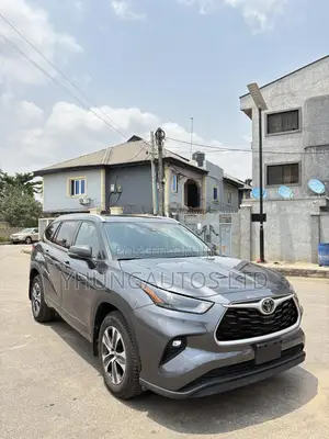 Toyota Highlander XLE AWD 2023 Gray