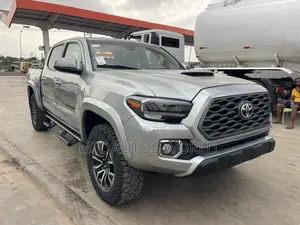 Toyota Tacoma 2021 Silver