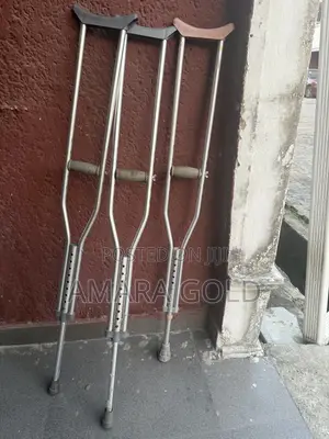 Adjustable Underarm Crutches – Strong Lightweight Mobility Walking Aid
