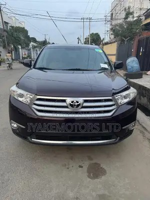 Toyota Highlander SE 3.5L 4WD 2013 Burgundy