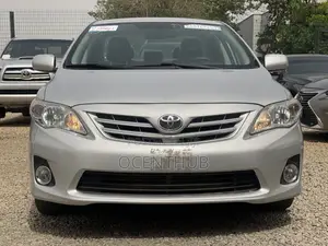Toyota Corolla LE 4dr Sedan (1.8L 4cyl 4A) 2013 Silver