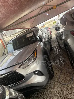 Toyota Highlander 2023 Silver