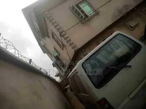 5bdrm Apartment in Alakia for rent