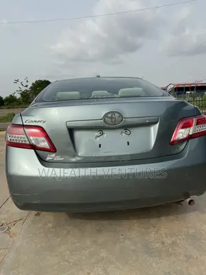 Toyota Camry LE 4dr Sedan (2.5L 4cyl 6A) 2011 Green