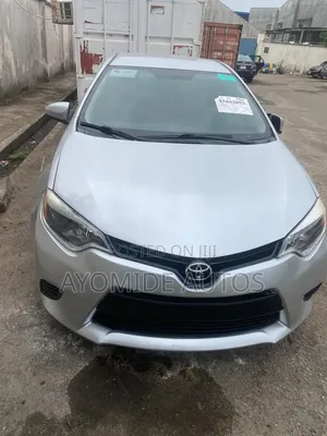 Toyota Corolla LE Premium 4dr Sedan (1.8L 4cyl CVT) 2015 Silver