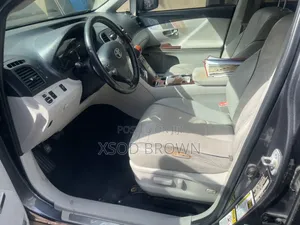 Toyota Venza AWD 2010 Gray