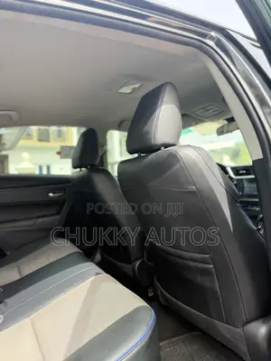 Toyota Corolla SE (1.8L 4cyl 6M) 2018 Black