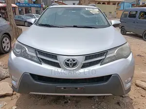Toyota RAV4 XLE AWD (2.5L 4cyl 6A) 2013 Silver
