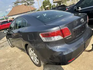 Toyota Avensis 2016 Gray