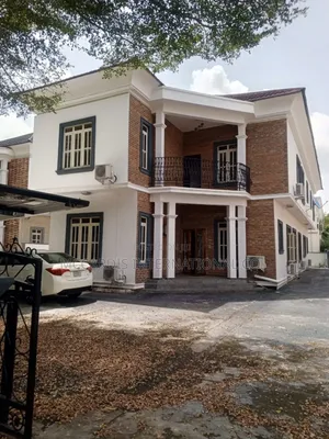 5bdrm Duplex in Carlton Gate Estate for rent