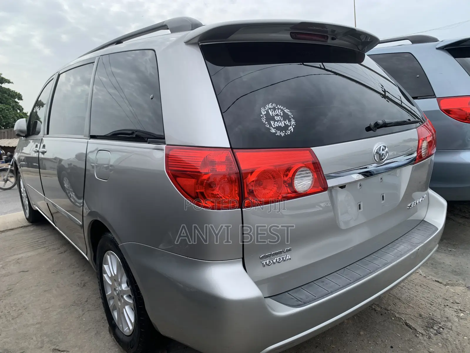 Toyota Sienna 2010 Silver