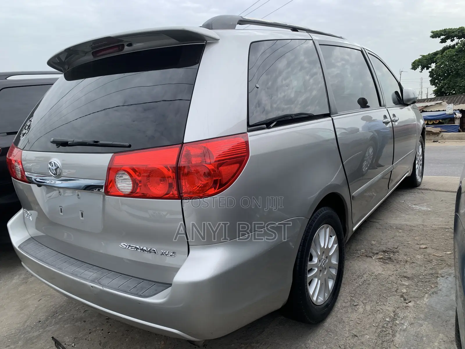 Toyota Sienna 2010 Silver