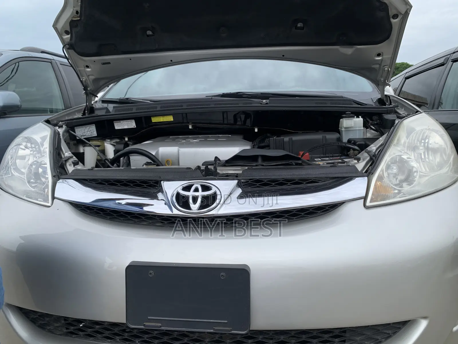 Toyota Sienna 2010 Silver