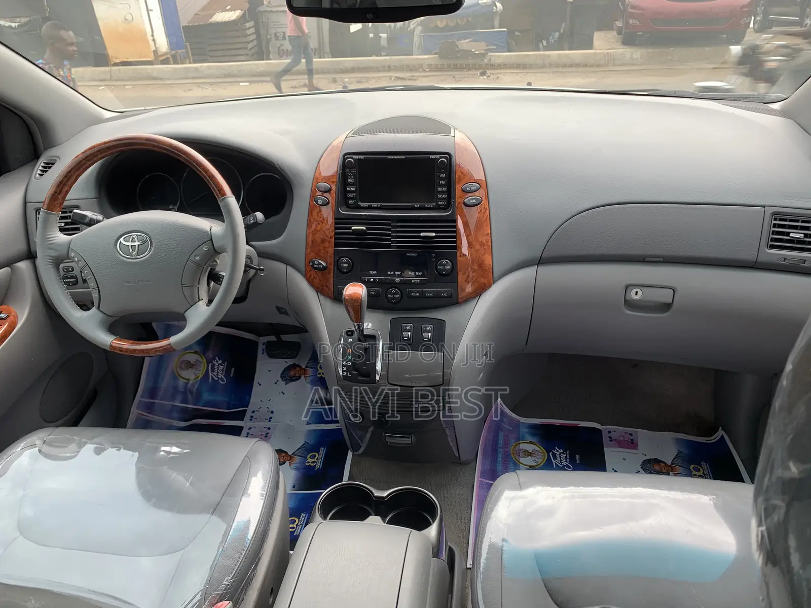 Toyota Sienna 2010 Silver