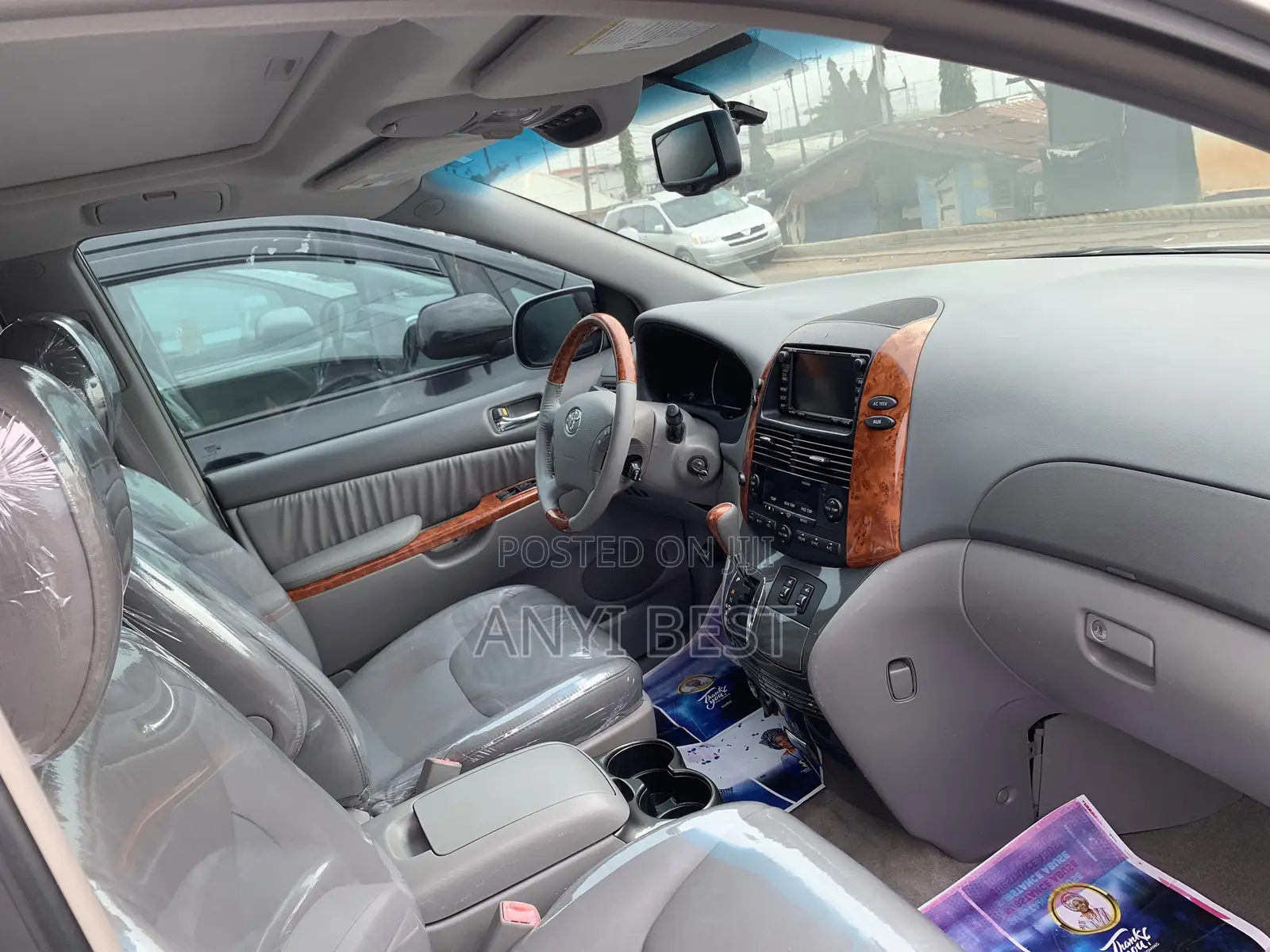 Toyota Sienna 2010 Silver