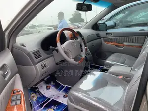 Toyota Sienna 2010 Silver