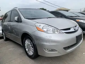 Toyota Sienna 2010 Silver