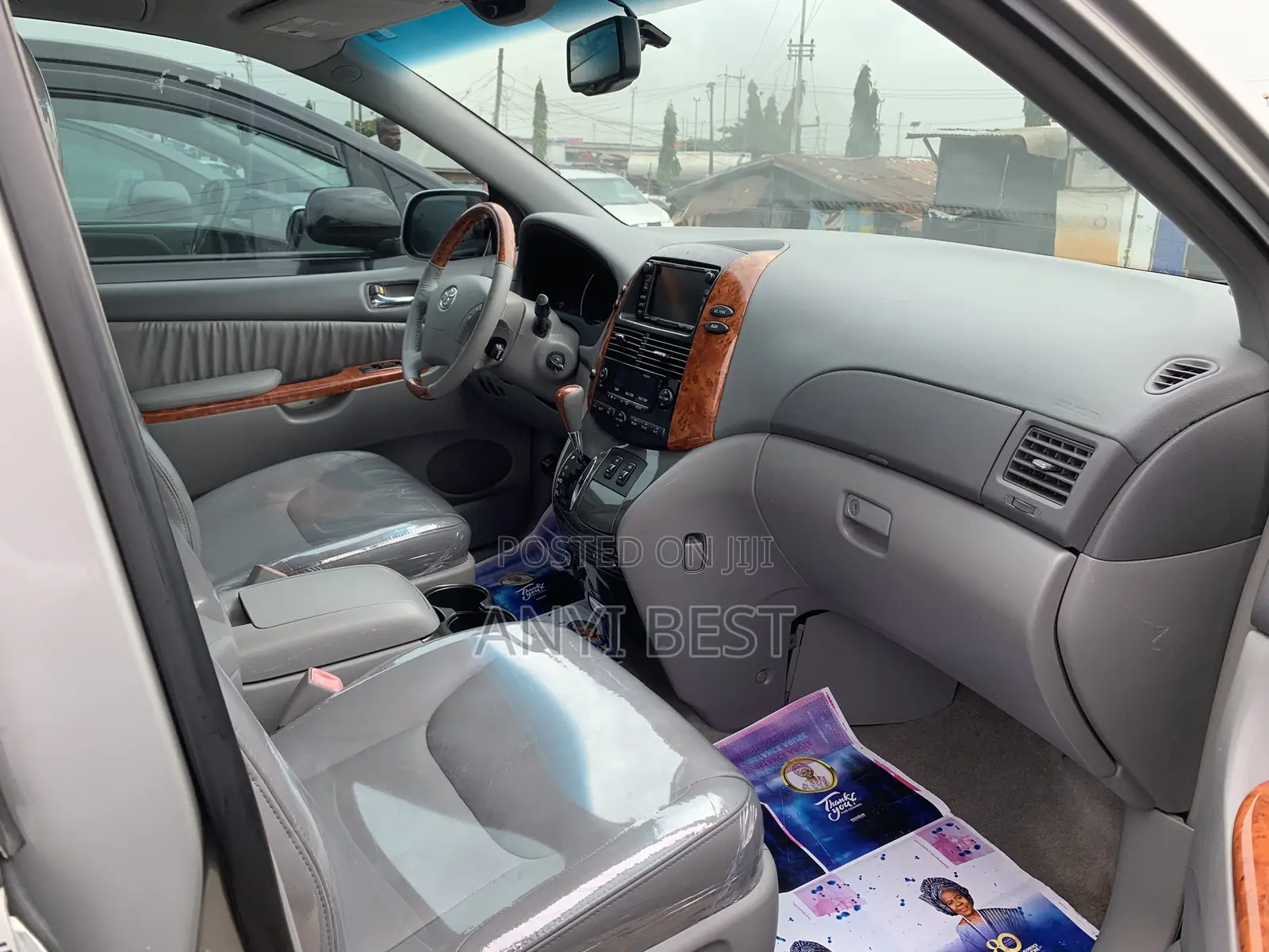 Toyota Sienna 2010 Silver