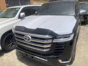 Toyota Land Cruiser LC300 2024 Black