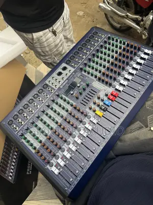 Yamaha 16 Channel Flat Mixer